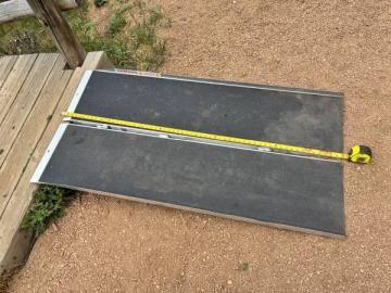Aluminum wheelchair ramp