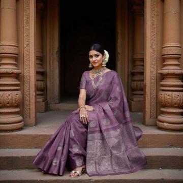 How to Keep Soft Silk Sarees Wrinkle-Free in Saudi Arabia Climate