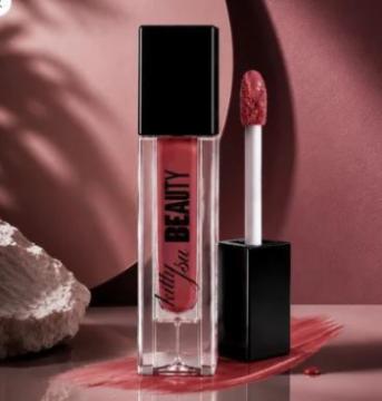 Glass-Like Gloss for a Radiant Lip Finish