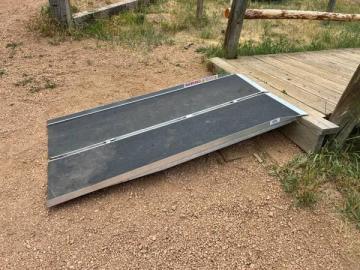 Aluminum wheelchair ramp