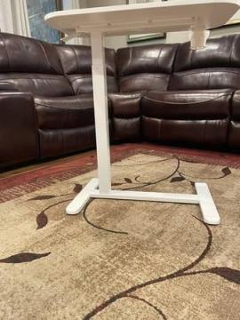 Rolling bedside table with adjustable height