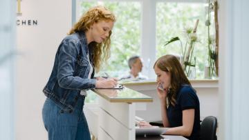 Zahnaerztin Muenchen Dr. Sabrina von Rakowski | Endodontie, Implantate, Zahnersatz |