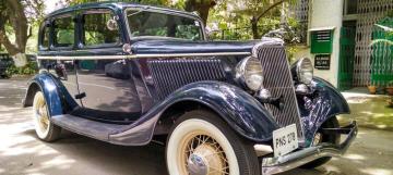 Vintage Cars That Add Old-School Charm to Your Wedding Entry