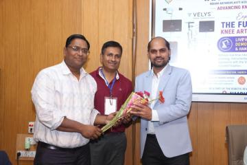 Dr Durga Shankar Dhillan awarded for Best hip replacement in kota