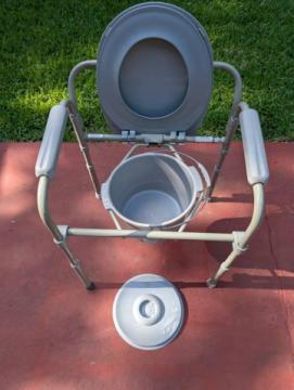 Bedside commode