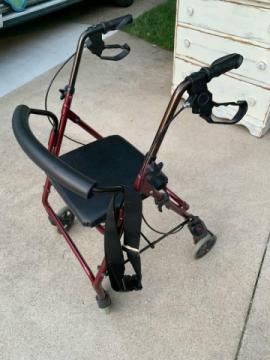 Rolling walker with a seat for Seniors
