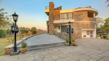 Relax in Nature at a Premium Farm House in Manesar