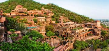 Luxury Resorts in Neemrana for a Comfortable and Elegant Stay