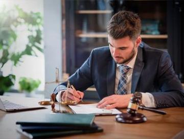 Business & corporate law attorney in Cleveland, OH