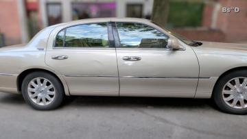 2010 Lincoln Town Car Signature Limited – 78K Miles | $7,999
