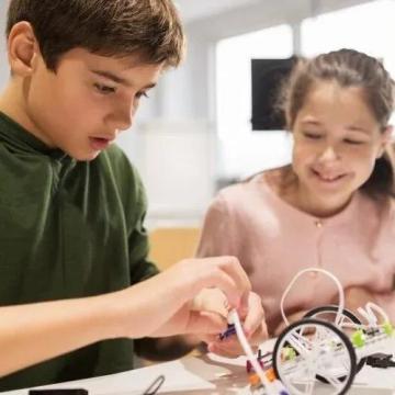 Unlock Future STEM Success with Robotics Classes for Kids
