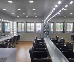 Lakme Academy Bandra, Powered by Aptech:- Best Makeup Academy in Bandra