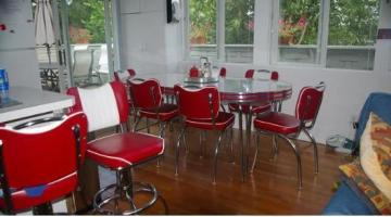 Get chic diner booths from Bars and Booths the reputed Retro furniture manufacturers