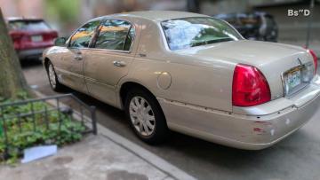 2010 Lincoln Town Car Signature Limited – 78K Miles | $7,999