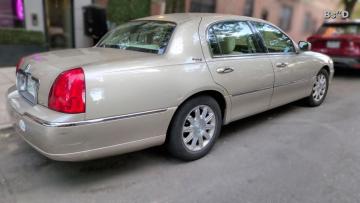 2010 Lincoln Town Car Signature Limited – 78K Miles | $7,999