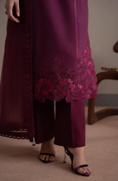 New Dresses – Stylish Collection by Branded Wear By Fabiha Fatima