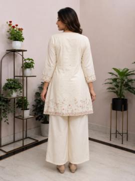Off White Embroidered Kurta Set | Under 2000 Rs. 1699