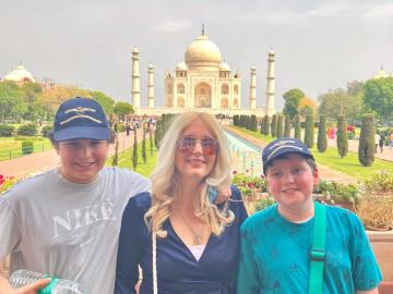 From Delhi: Day Trip to Taj Mahal and Agra Fort by Car